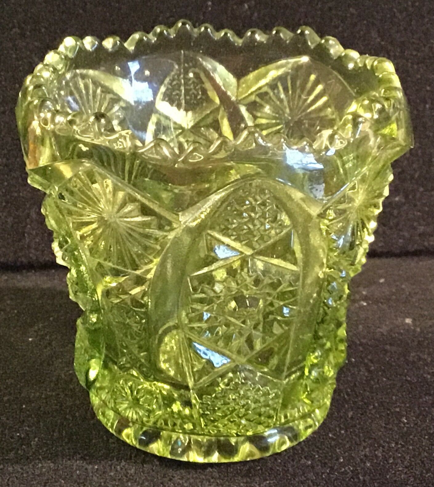 Vintage Imperial Glass Green Apple Toothpick Holder Daisy Buttons Arch
