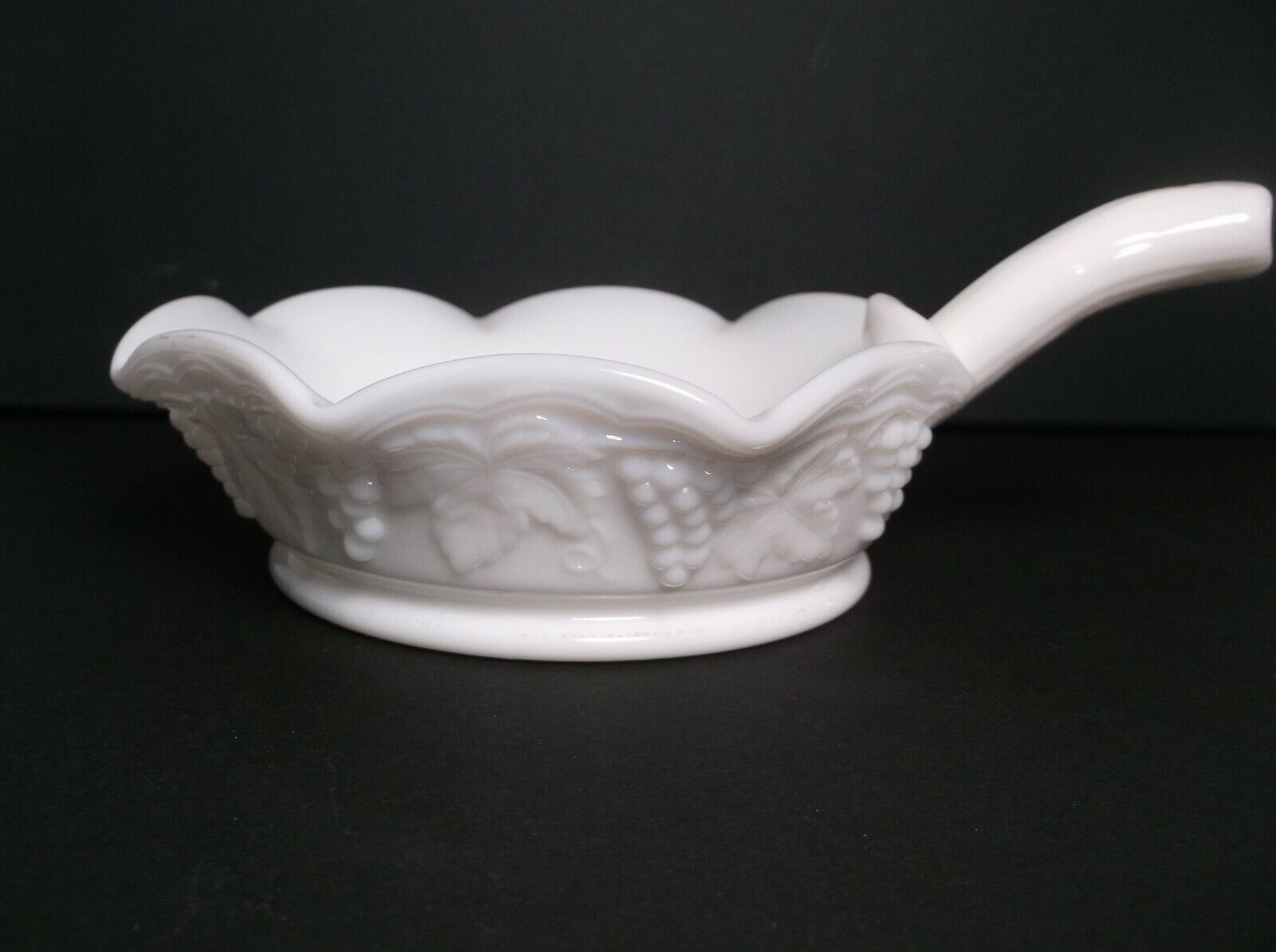 Imperial Glass 1951-72 White Milk Glass Low Nut/candy Dish, Grape And Leaves